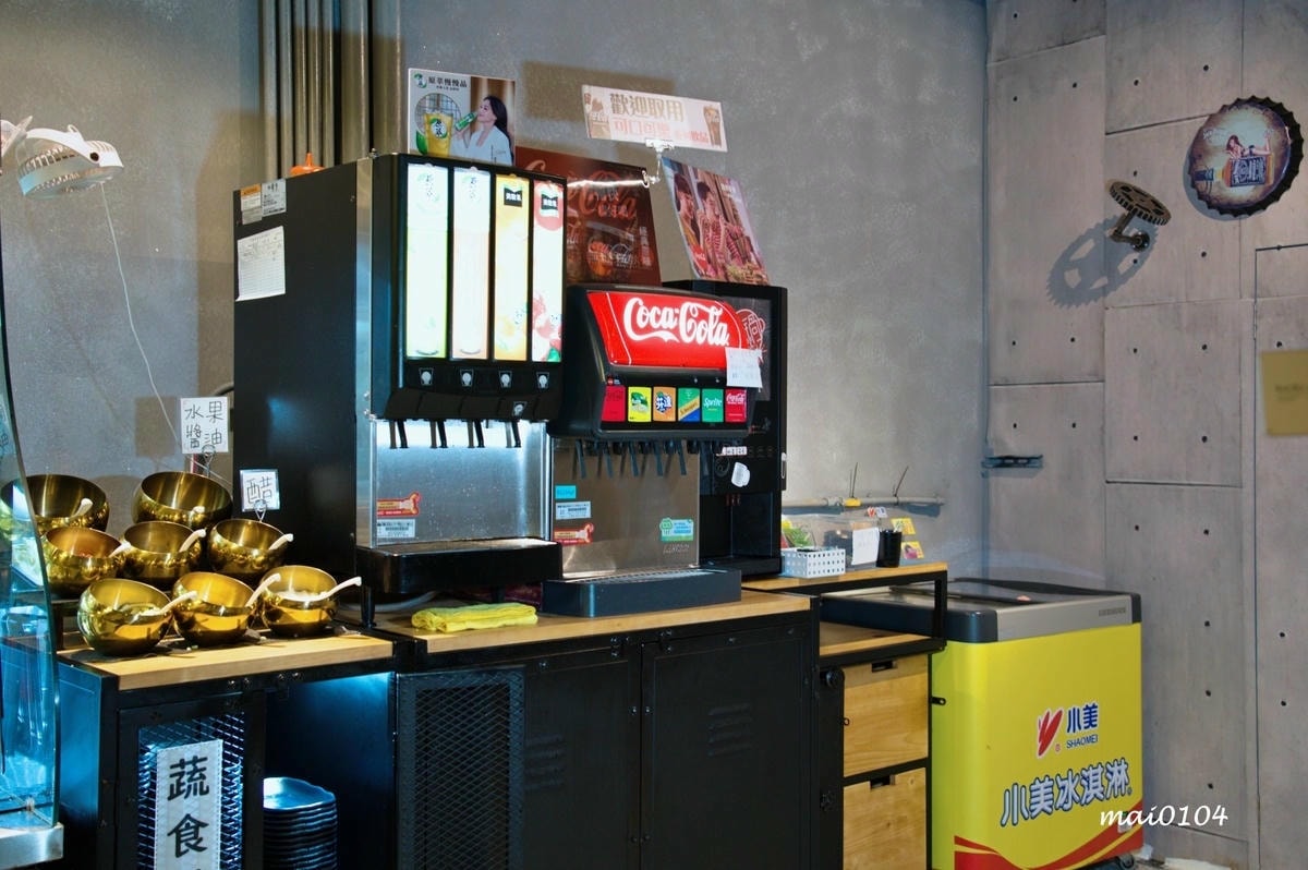 楊梅砸鍋火鍋專賣店～楊梅火車站前工業風格的涮涮鍋，用餐享滷肉