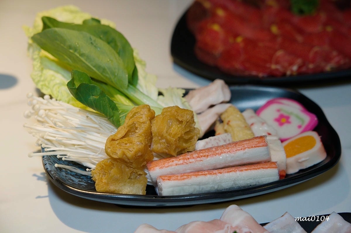 楊梅砸鍋火鍋專賣店～楊梅火車站前工業風格的涮涮鍋，用餐享滷肉