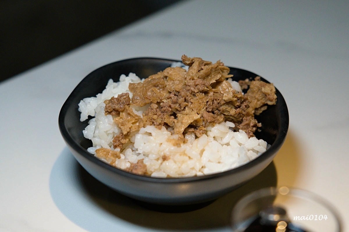 楊梅砸鍋火鍋專賣店～楊梅火車站前工業風格的涮涮鍋，用餐享滷肉