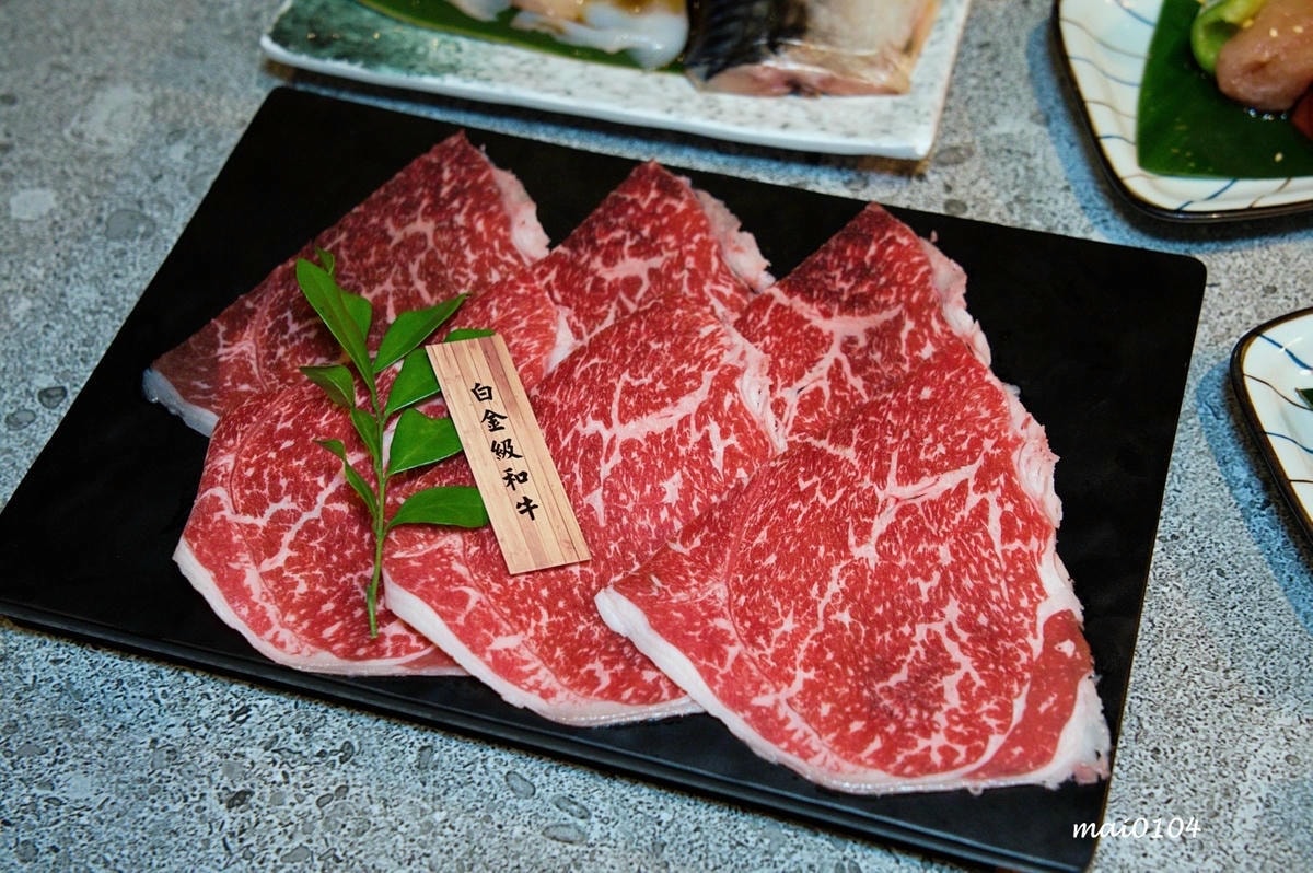 桃園燒肉吃到飽｜鬥佐碳火燒肉職人桃園店～日本A5和牛、鮭魚菲