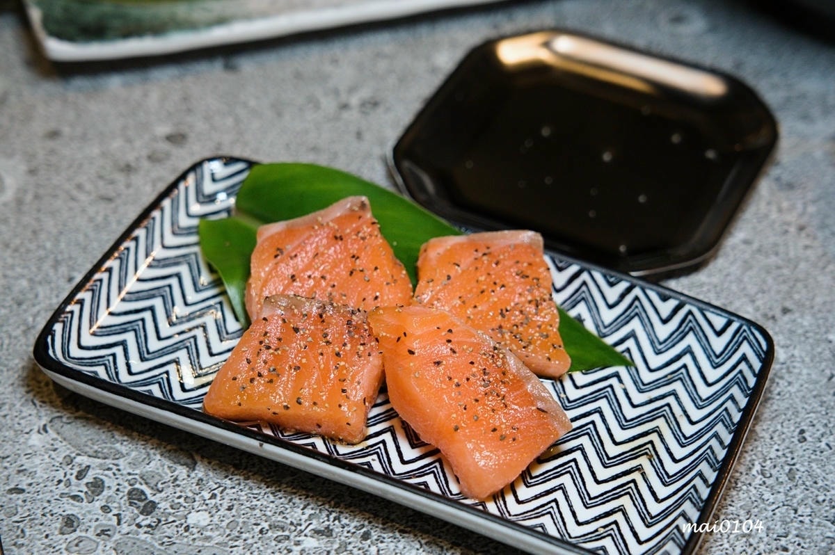 桃園燒肉吃到飽｜鬥佐碳火燒肉職人桃園店～日本A5和牛、鮭魚菲