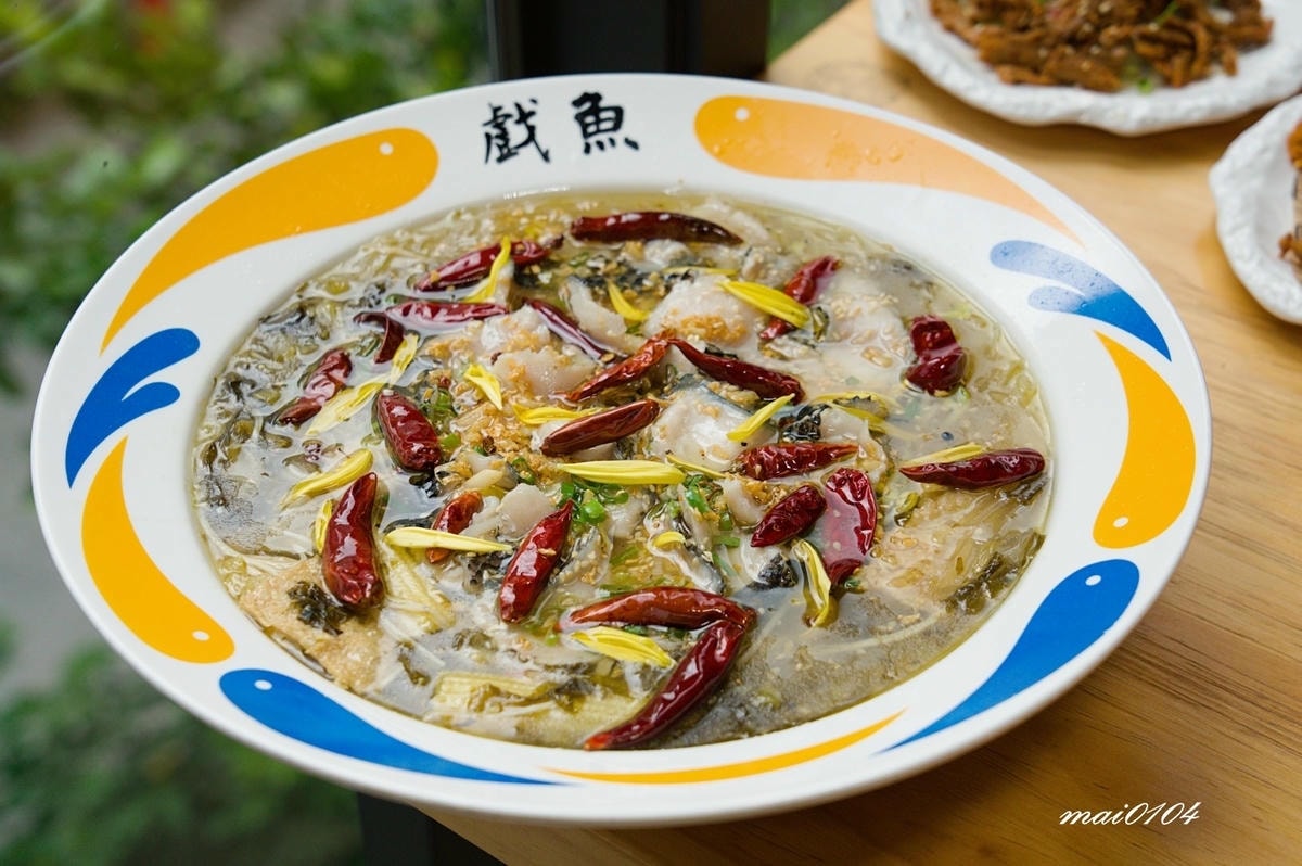 戲魚酸菜魚～可以喝的酸菜魚！選用高規格烏鱧魚，淋上白飯超下飯