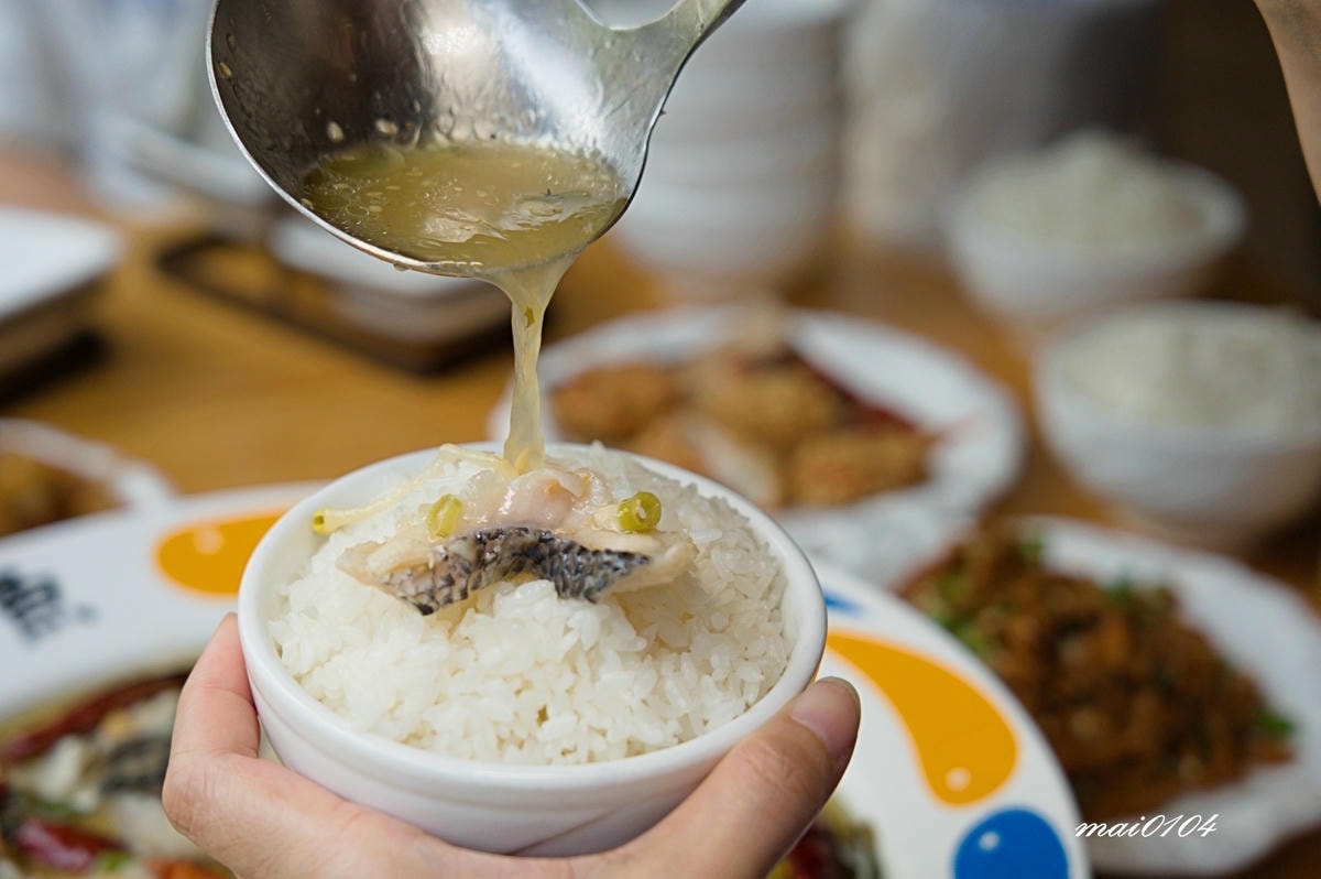 戲魚酸菜魚～可以喝的酸菜魚！選用高規格烏鱧魚，淋上白飯超下飯
