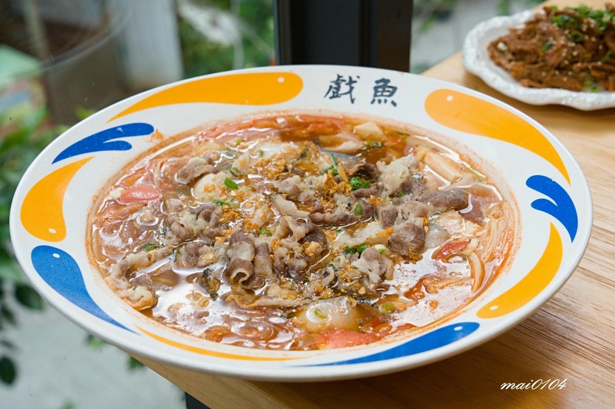 戲魚酸菜魚～可以喝的酸菜魚！選用高規格烏鱧魚，淋上白飯超下飯