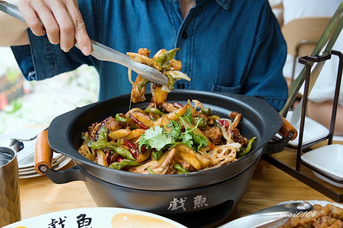 戲魚酸菜魚～可以喝的酸菜魚！選用高規格烏鱧魚，淋上白飯超下飯