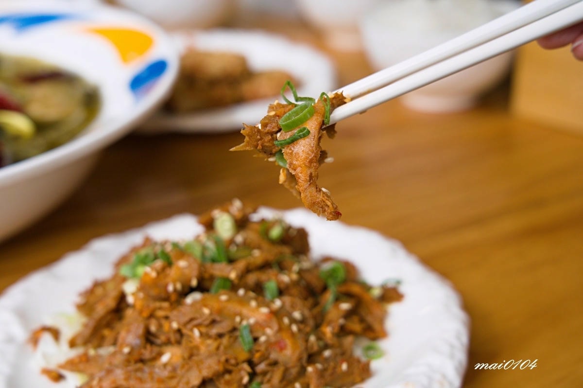 戲魚酸菜魚～可以喝的酸菜魚！選用高規格烏鱧魚，淋上白飯超下飯