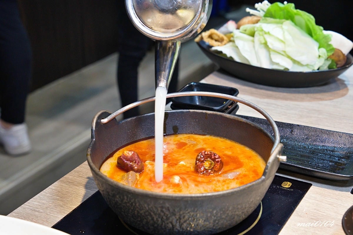 新北土城｜熟度精緻鍋物土城學士店～十多種特色鍋底、澎湃的海陸