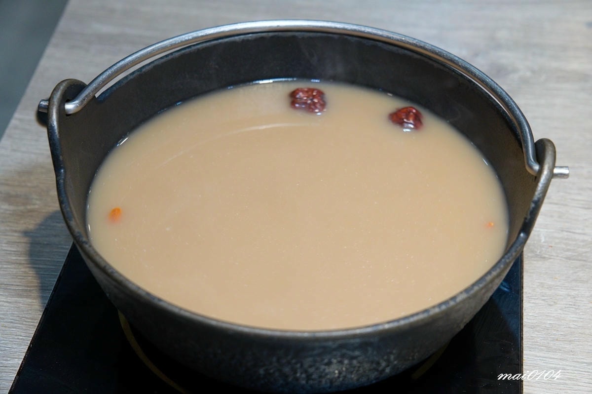 新北土城｜熟度精緻鍋物土城學士店～十多種特色鍋底、澎湃的海陸