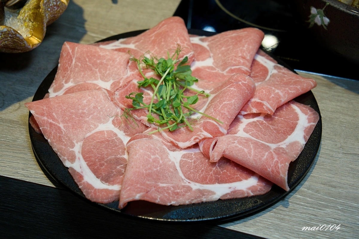 新北土城｜熟度精緻鍋物土城學士店～十多種特色鍋底、澎湃的海陸