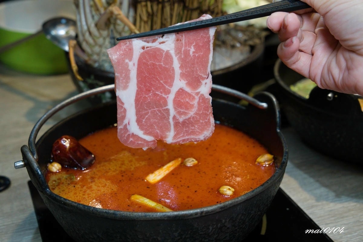 新北土城｜熟度精緻鍋物土城學士店～十多種特色鍋底、澎湃的海陸