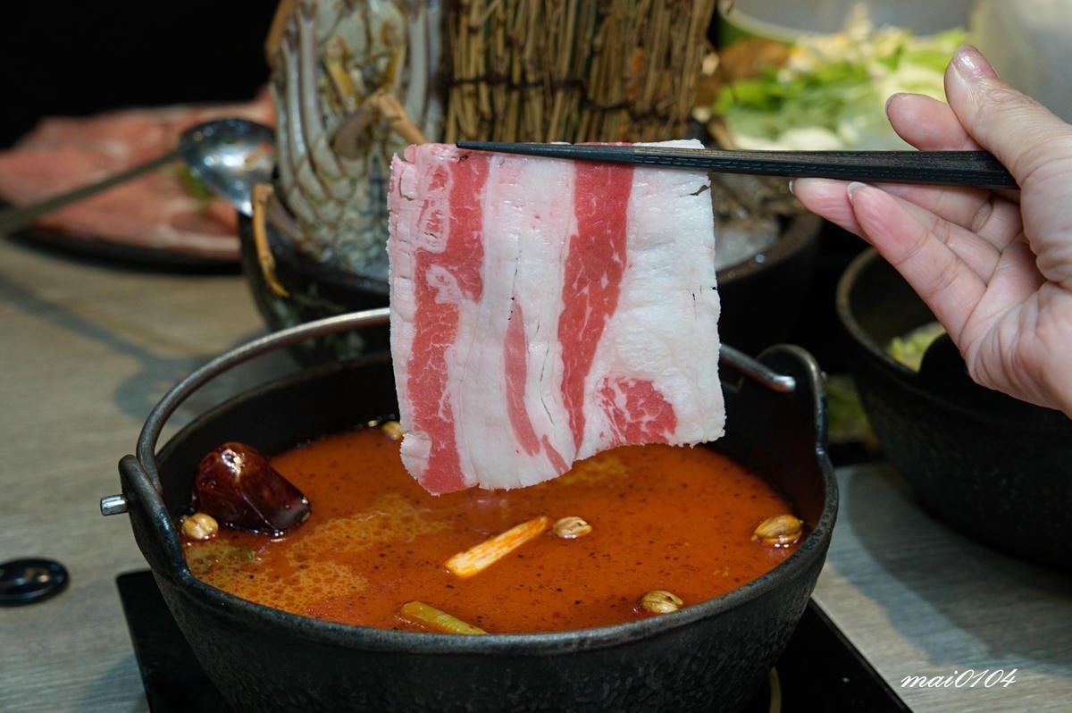 新北土城｜熟度精緻鍋物土城學士店～十多種特色鍋底、澎湃的海陸