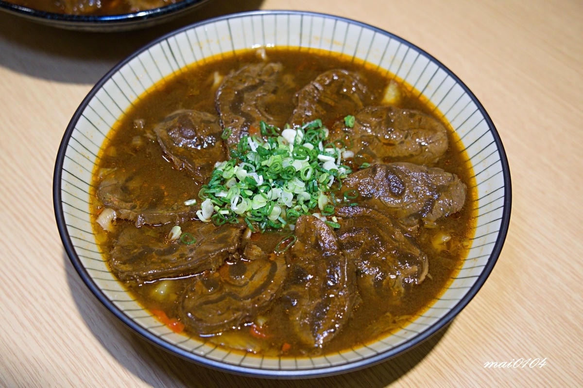 中壢平鎮美食｜集英會牛肉麵文化店～桃園超強牛肉麵！！內用居然