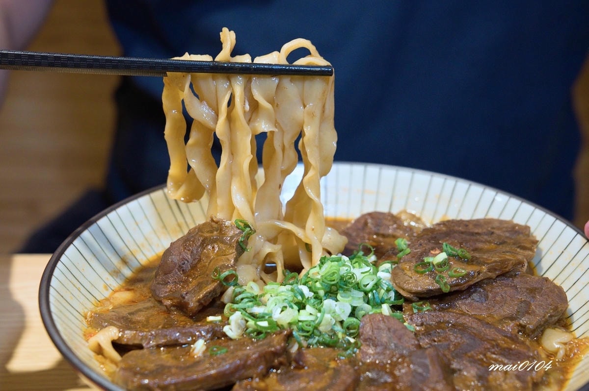 中壢平鎮美食｜集英會牛肉麵文化店～桃園超強牛肉麵！！內用居然