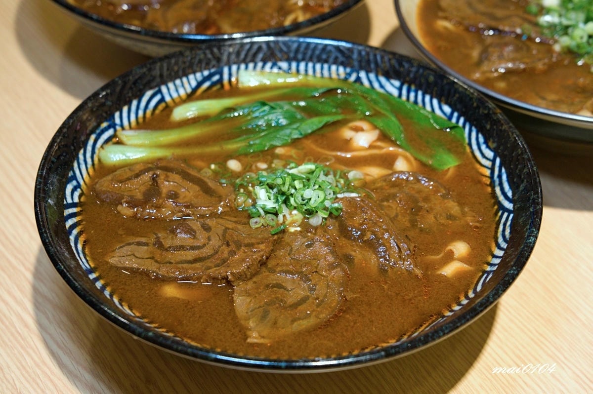 中壢平鎮美食｜集英會牛肉麵文化店～桃園超強牛肉麵！！內用居然