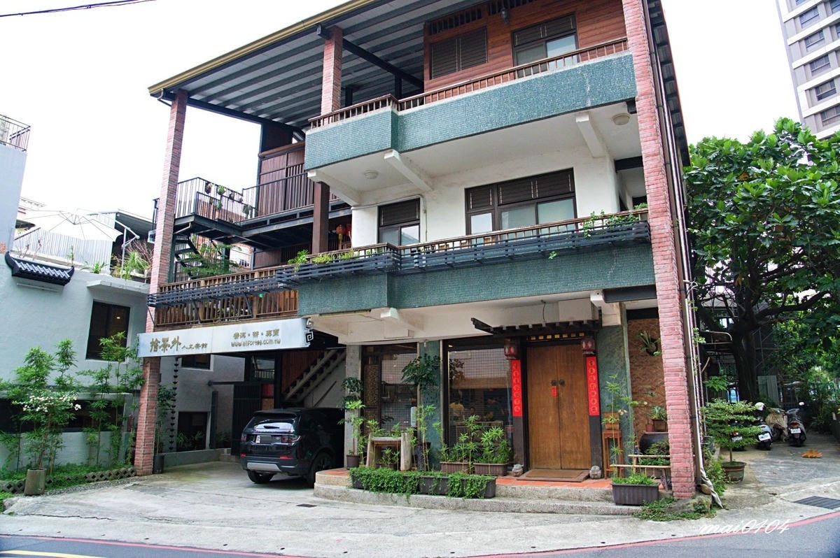 捨茶外人文茶館～不限時、免收服務費，茶點最低40元，中路特區