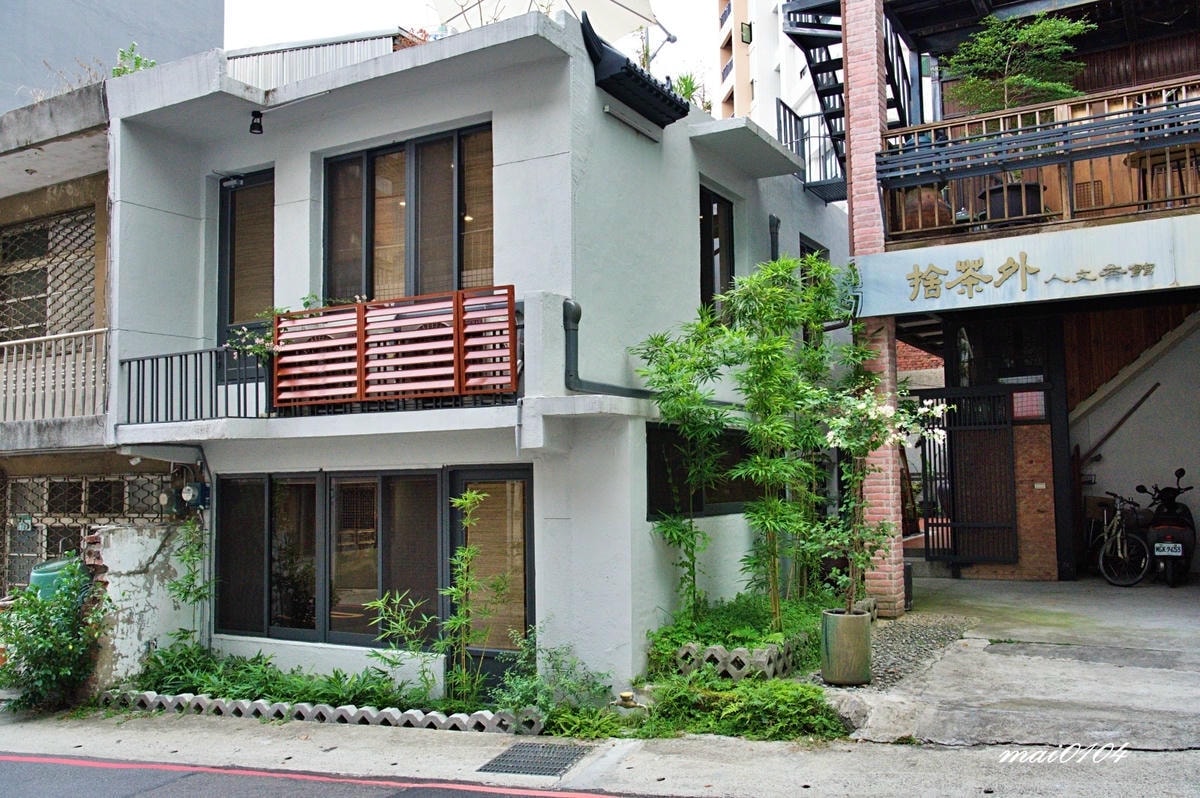 捨茶外人文茶館～不限時、免收服務費，茶點最低40元，中路特區