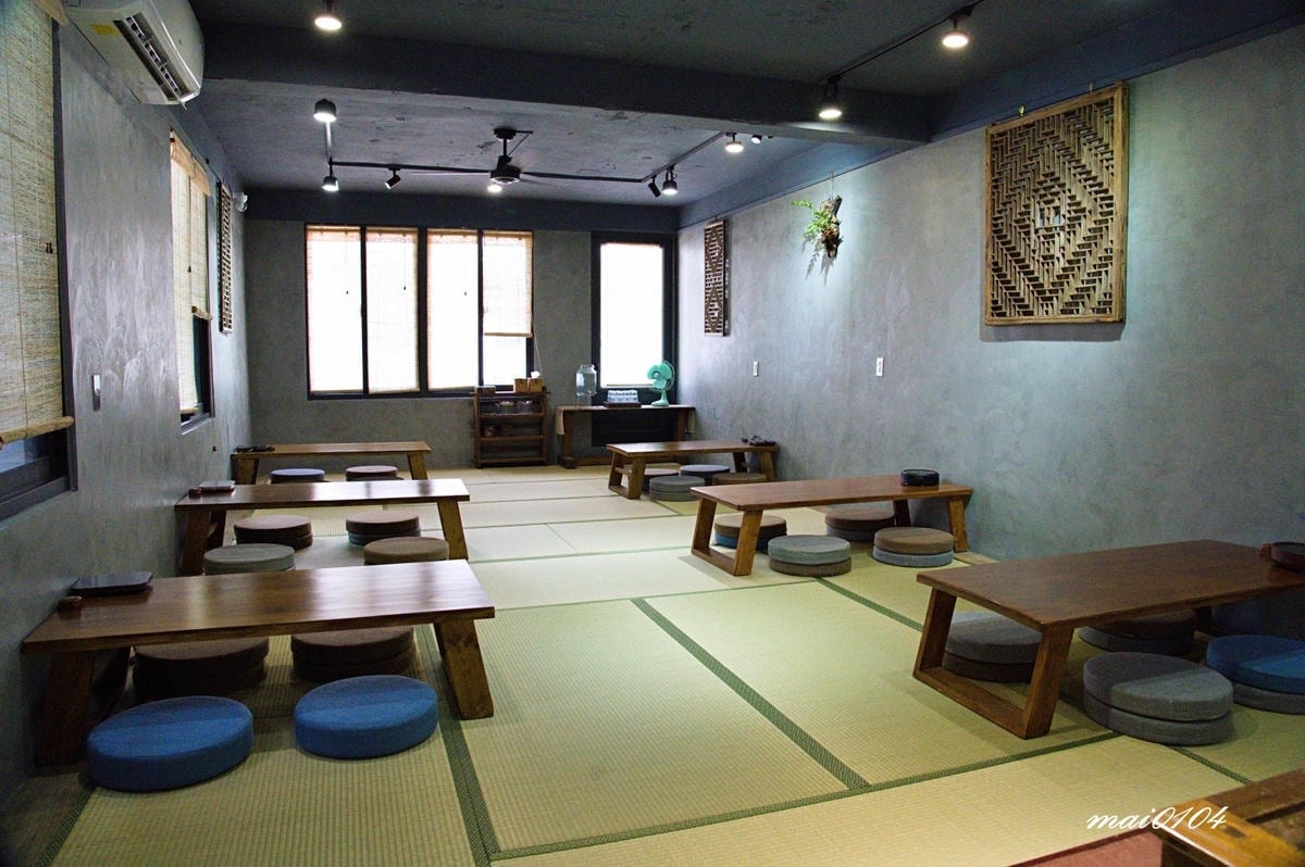 捨茶外人文茶館～不限時、免收服務費，茶點最低40元，中路特區