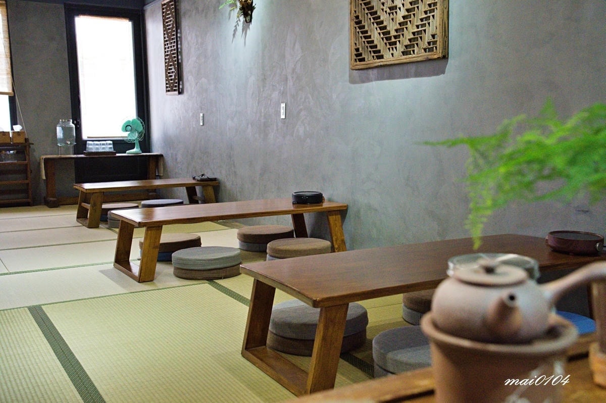 捨茶外人文茶館～不限時、免收服務費，茶點最低40元，中路特區