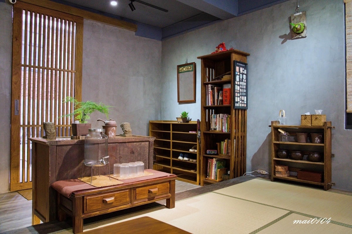 捨茶外人文茶館～不限時、免收服務費，茶點最低40元，中路特區
