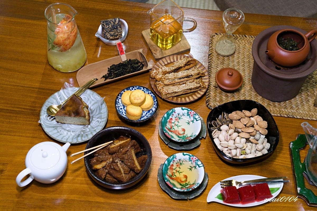 捨茶外人文茶館～不限時、免收服務費，茶點最低40元，中路特區