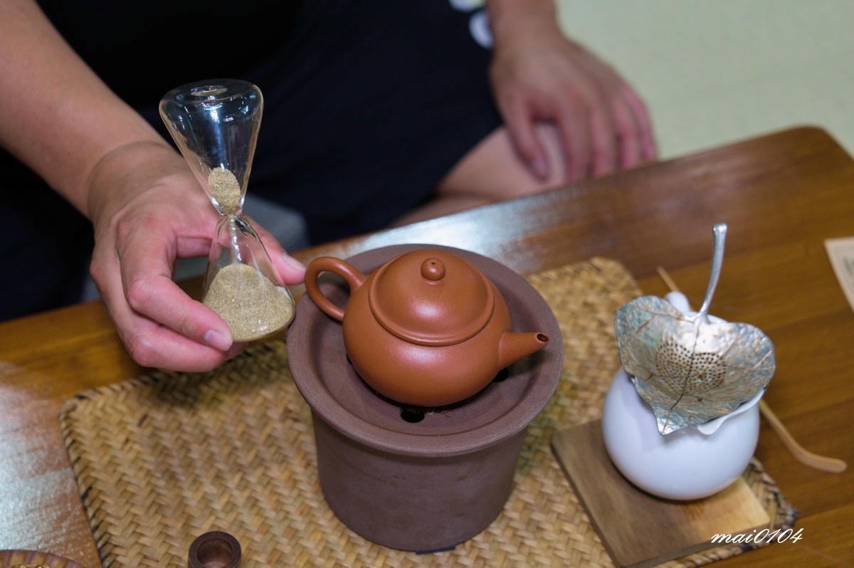 捨茶外人文茶館～不限時、免收服務費，茶點最低40元，中路特區