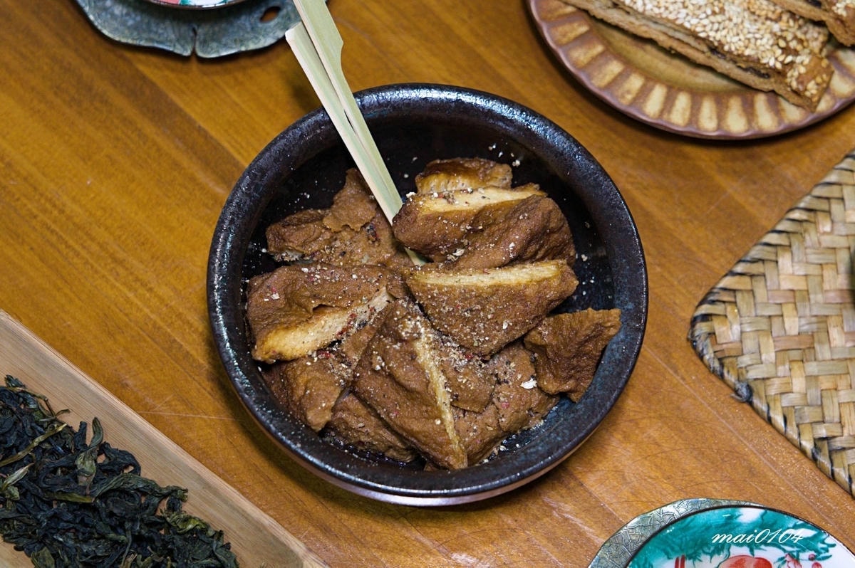 捨茶外人文茶館～不限時、免收服務費，茶點最低40元，中路特區