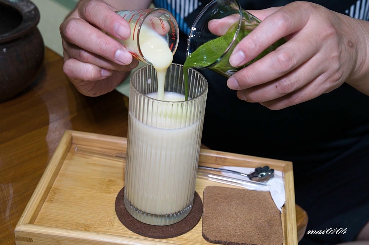 捨茶外人文茶館～不限時、免收服務費，茶點最低40元，中路特區