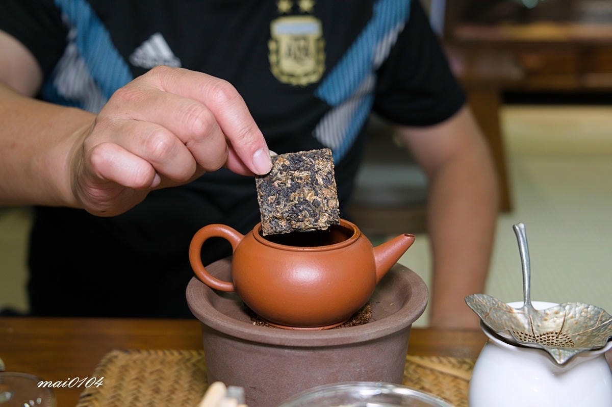 捨茶外人文茶館～不限時、免收服務費，茶點最低40元，中路特區