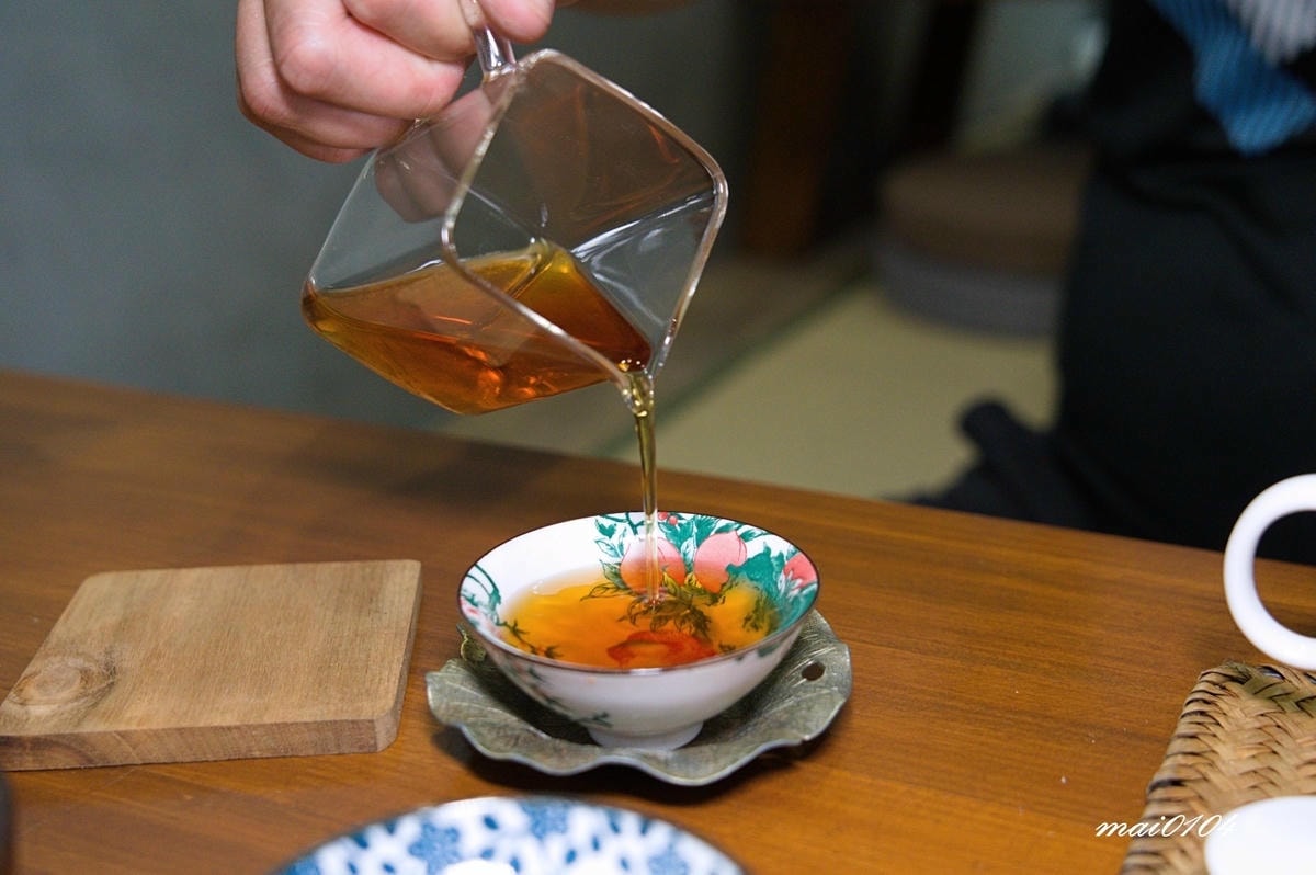 捨茶外人文茶館～不限時、免收服務費，茶點最低40元，中路特區