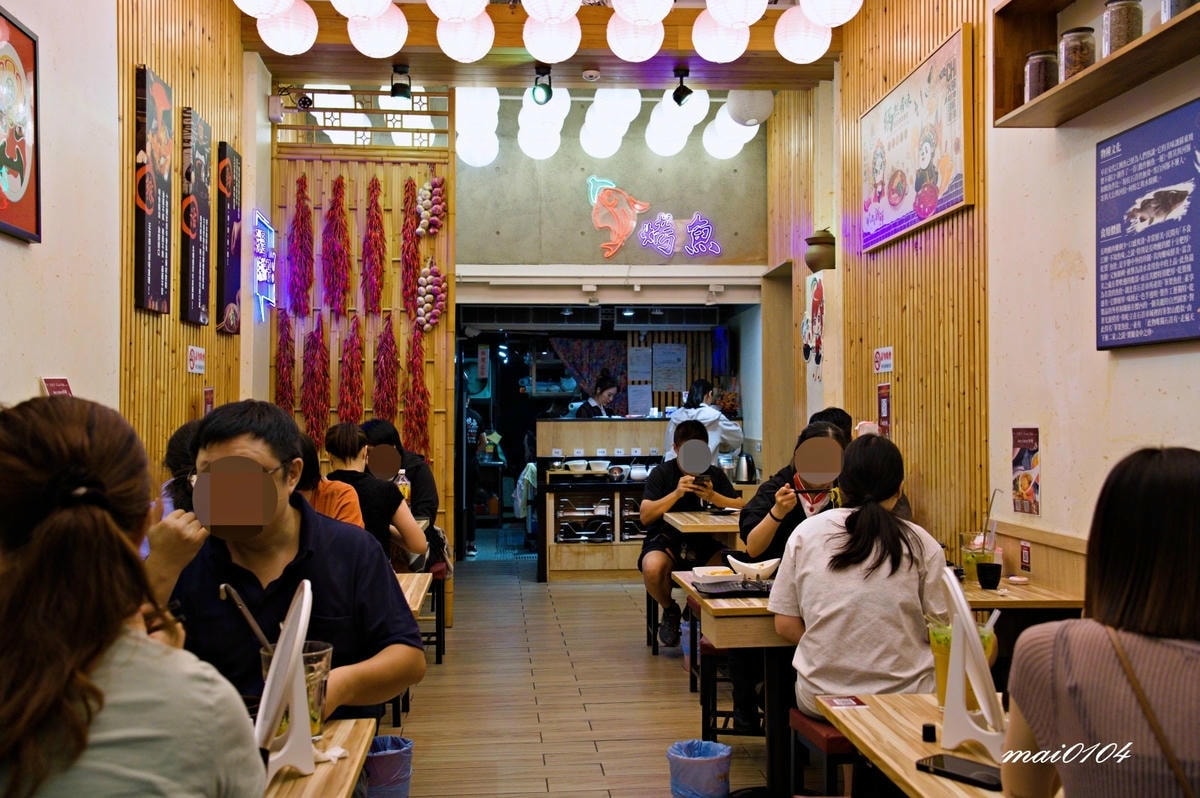新竹火車站必吃美食︱爆川辣妹子烤魚新竹店～獨家嚴選比臉大的烤