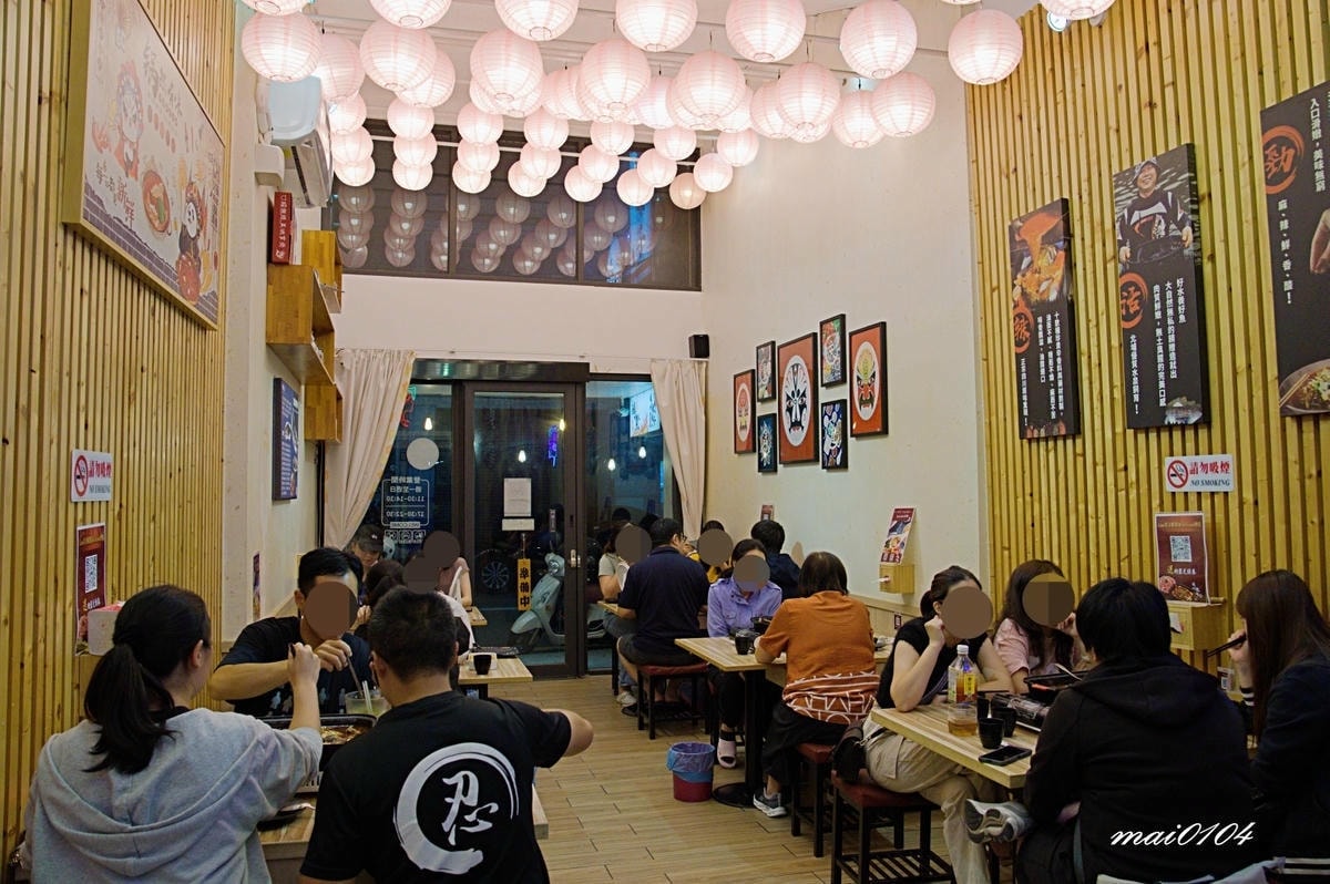 新竹火車站必吃美食︱爆川辣妹子烤魚新竹店～獨家嚴選比臉大的烤