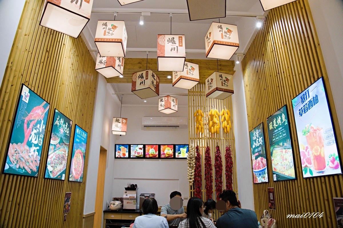 新竹火車站必吃美食︱爆川辣妹子烤魚新竹店～獨家嚴選比臉大的烤