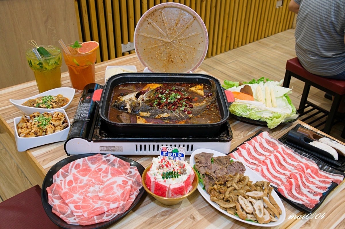 新竹火車站必吃美食︱爆川辣妹子烤魚新竹店～獨家嚴選比臉大的烤