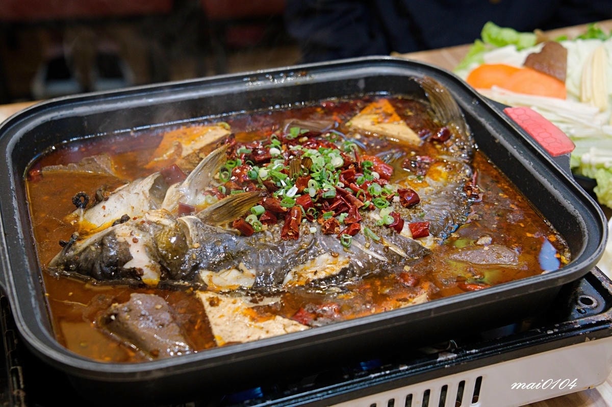 新竹火車站必吃美食︱爆川辣妹子烤魚新竹店～獨家嚴選比臉大的烤