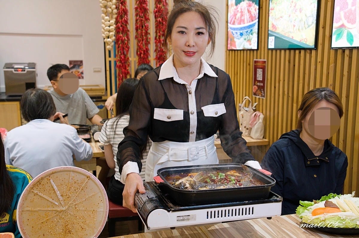 新竹火車站必吃美食︱爆川辣妹子烤魚新竹店～獨家嚴選比臉大的烤