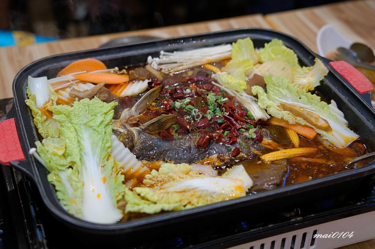 新竹火車站必吃美食︱爆川辣妹子烤魚新竹店～獨家嚴選比臉大的烤
