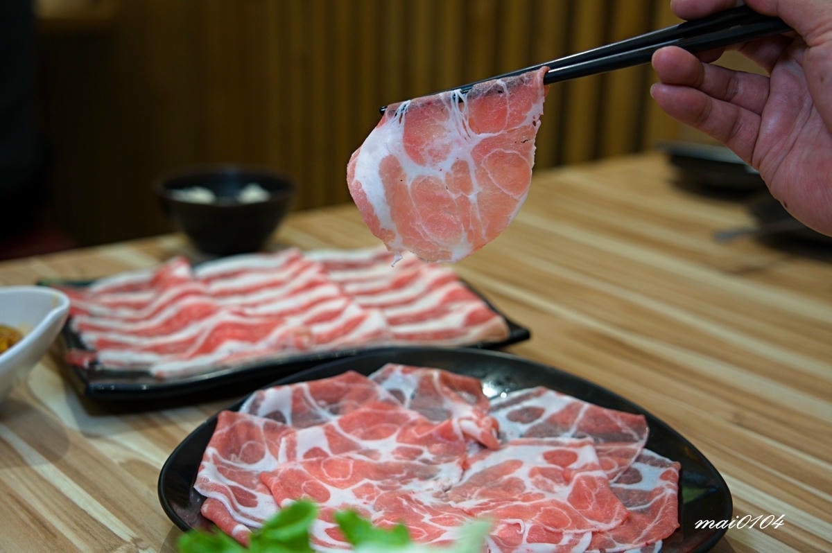 新竹火車站必吃美食︱爆川辣妹子烤魚新竹店～獨家嚴選比臉大的烤