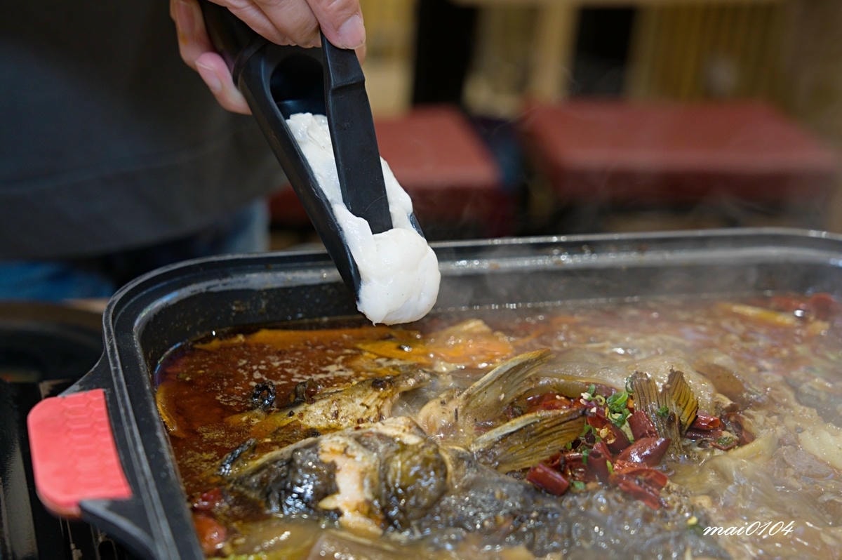 新竹火車站必吃美食︱爆川辣妹子烤魚新竹店～獨家嚴選比臉大的烤