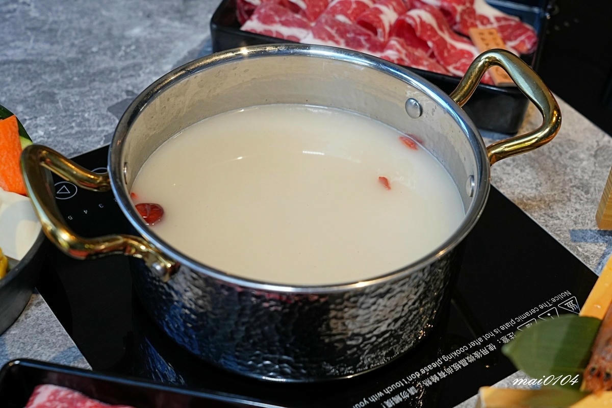 桃園火鍋｜寒聚精緻鍋物桃園正光店～中路特區美食、用餐享自助吧