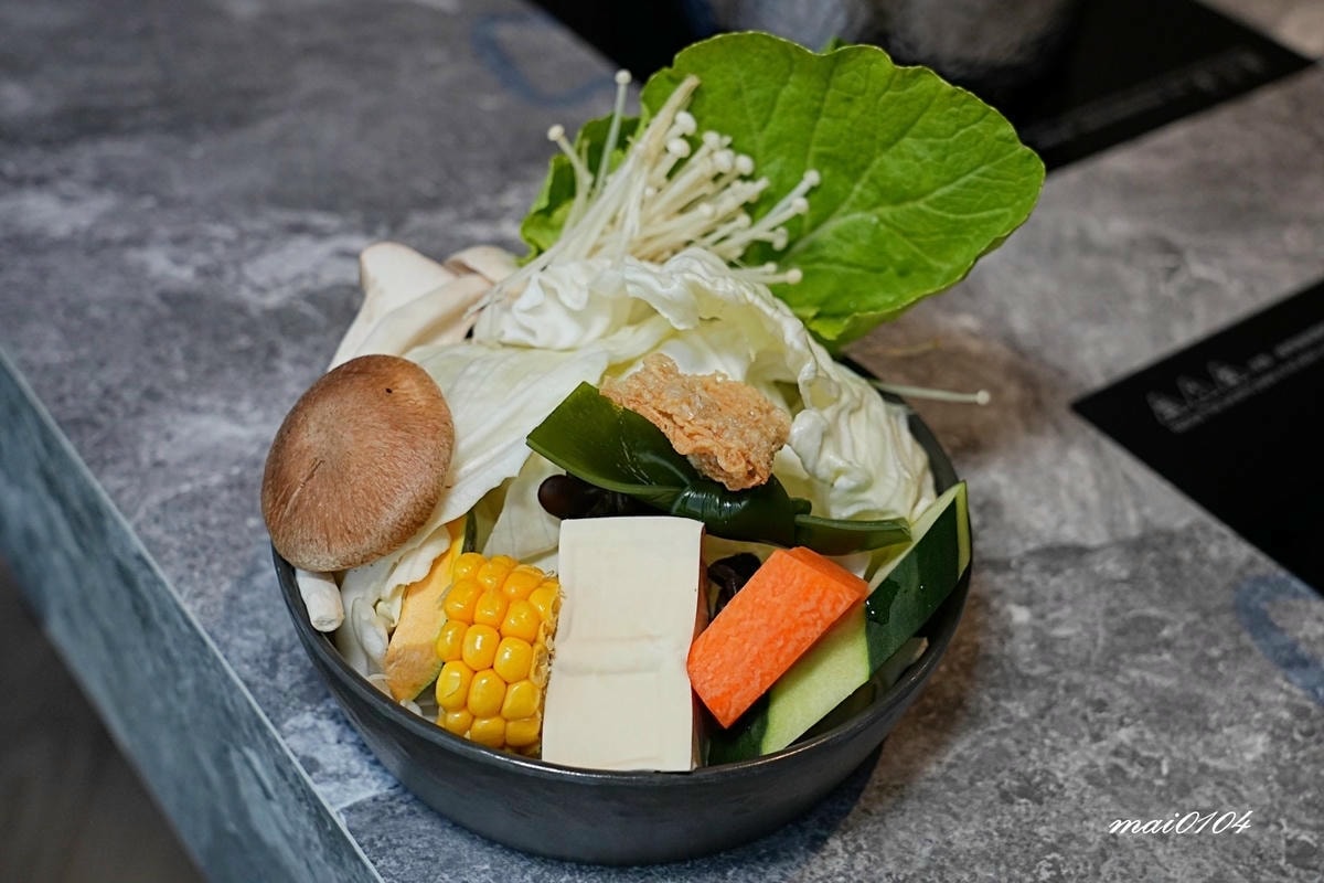 桃園火鍋｜寒聚精緻鍋物桃園正光店～中路特區美食、用餐享自助吧