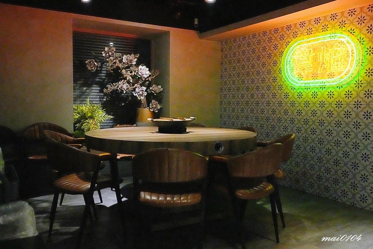 新竹石頭火鍋｜韋爐復刻食鍋巨城店～懷舊用餐風格、食材豐富多樣