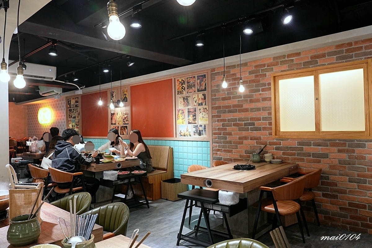 新竹石頭火鍋｜韋爐復刻食鍋巨城店～懷舊用餐風格、食材豐富多樣