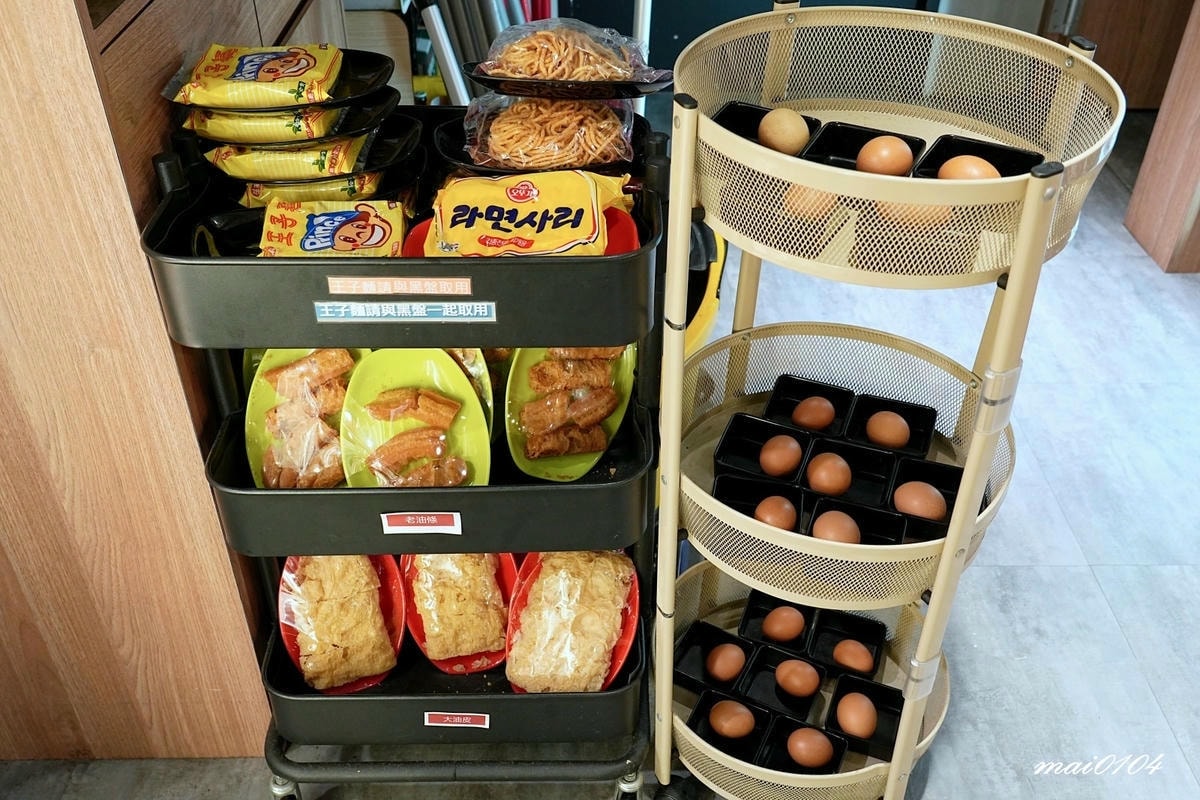 新竹石頭火鍋｜韋爐復刻食鍋巨城店～懷舊用餐風格、食材豐富多樣