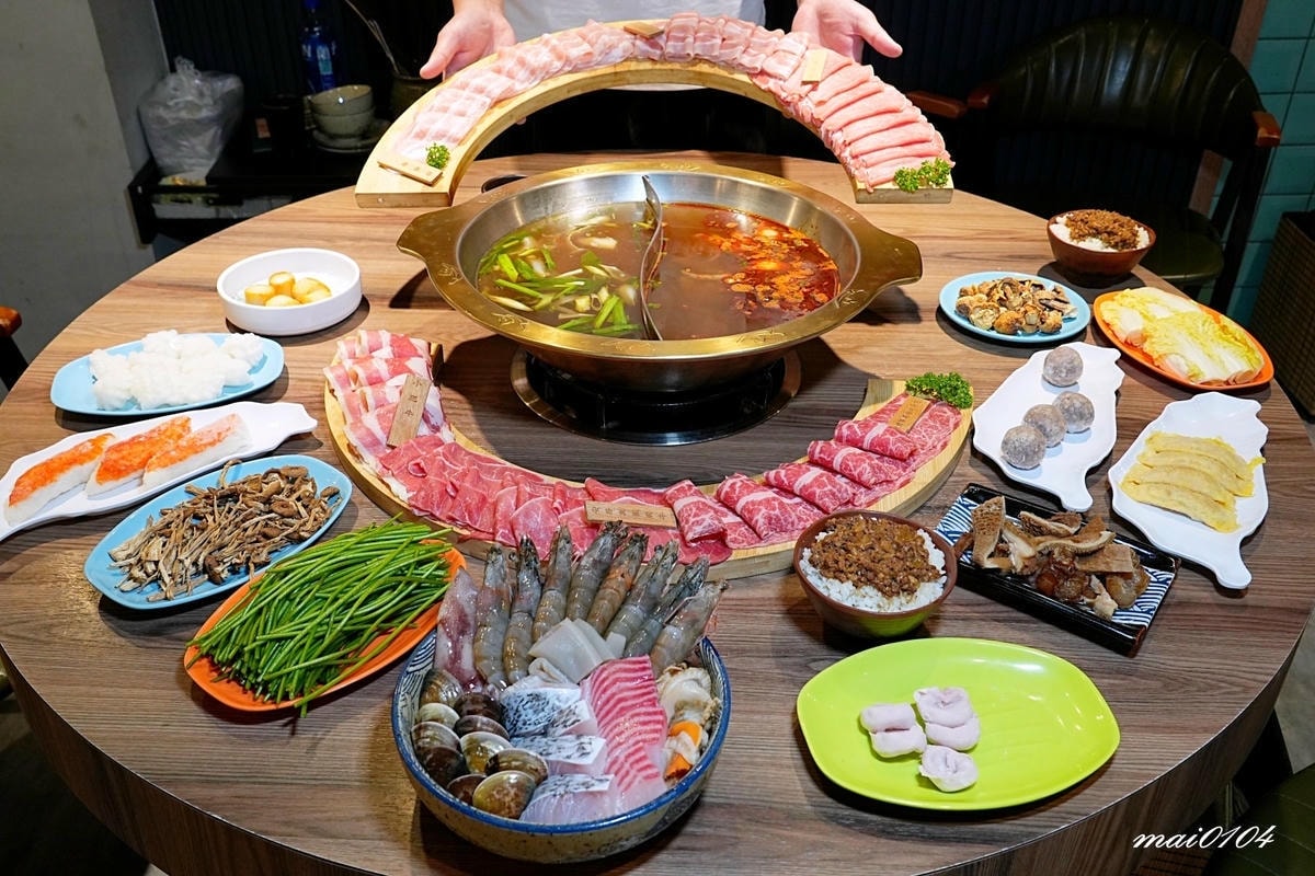 新竹石頭火鍋｜韋爐復刻食鍋巨城店～懷舊用餐風格、食材豐富多樣