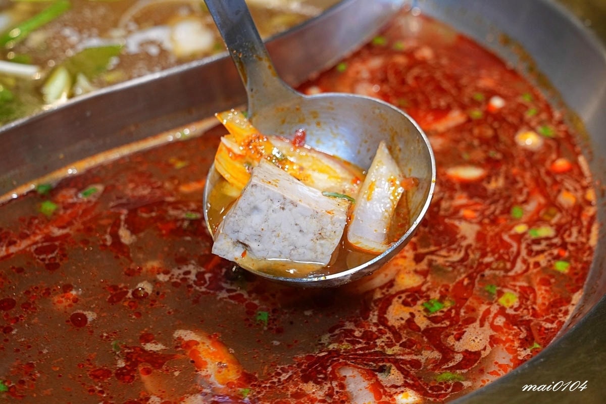 新竹石頭火鍋｜韋爐復刻食鍋巨城店～懷舊用餐風格、食材豐富多樣
