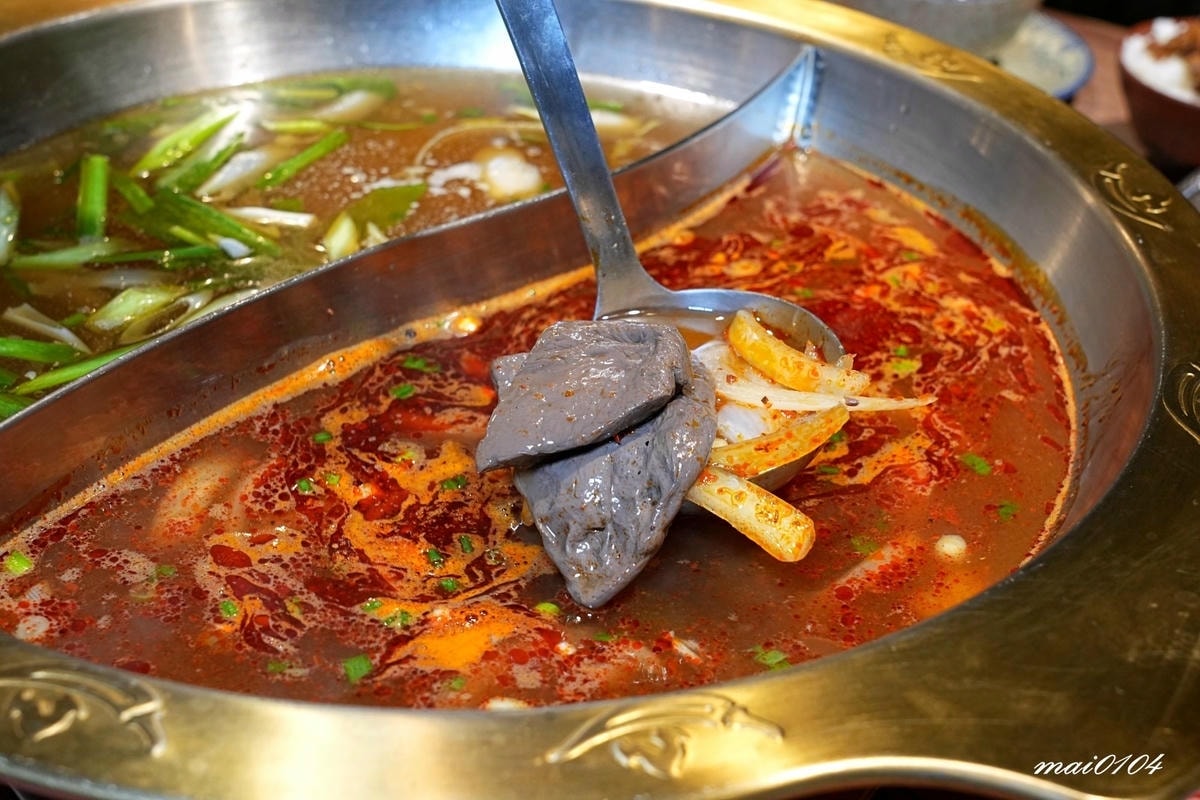 新竹石頭火鍋｜韋爐復刻食鍋巨城店～懷舊用餐風格、食材豐富多樣