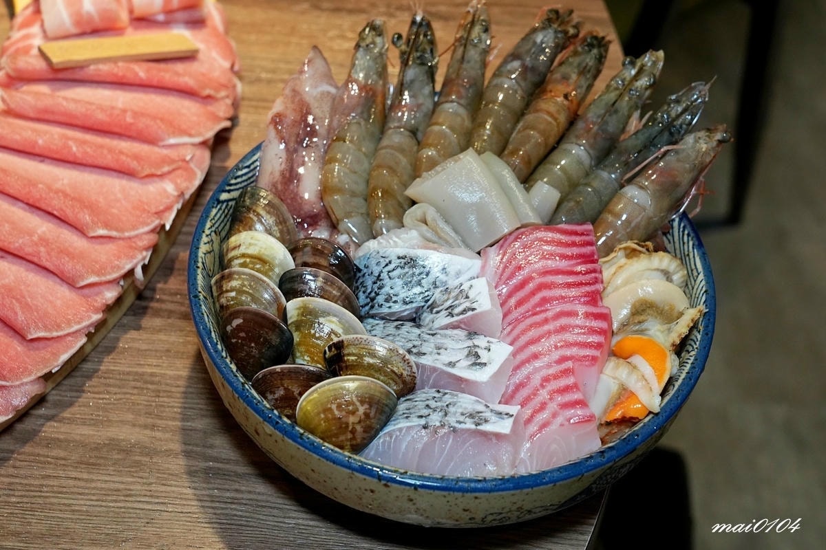 新竹石頭火鍋｜韋爐復刻食鍋巨城店～懷舊用餐風格、食材豐富多樣