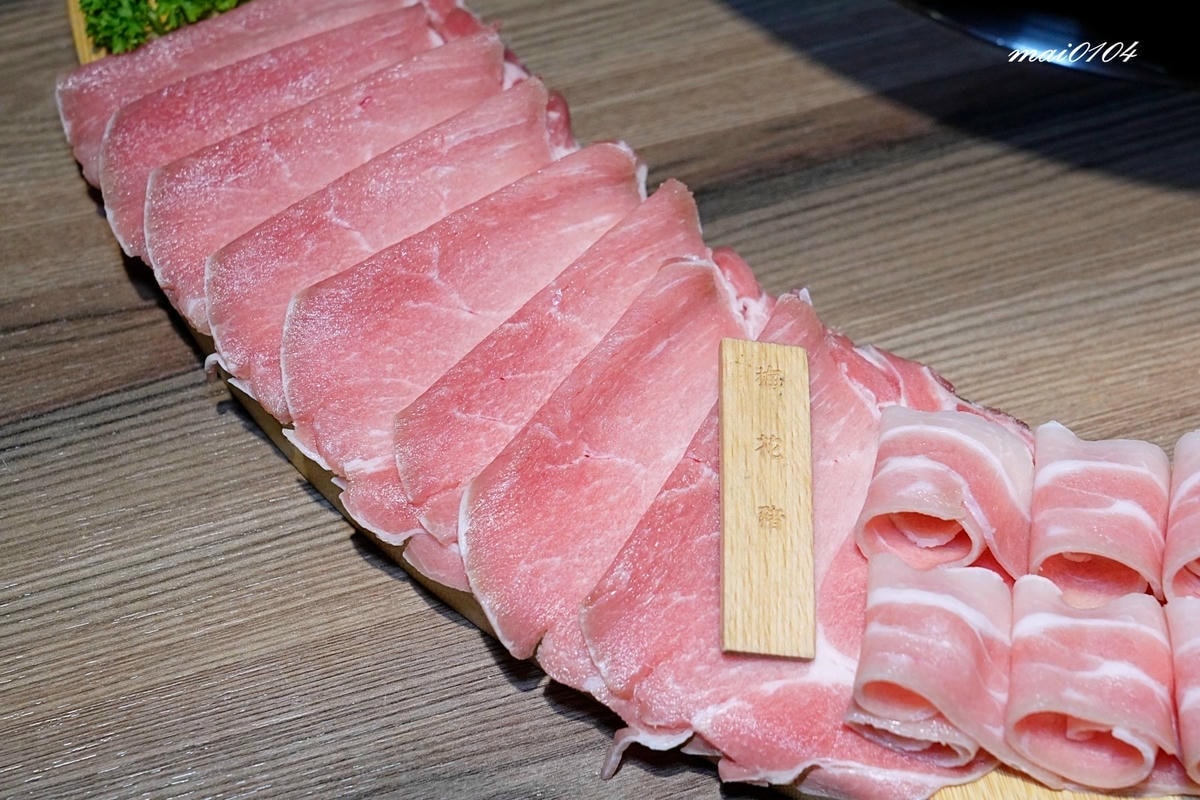 新竹石頭火鍋｜韋爐復刻食鍋巨城店～懷舊用餐風格、食材豐富多樣