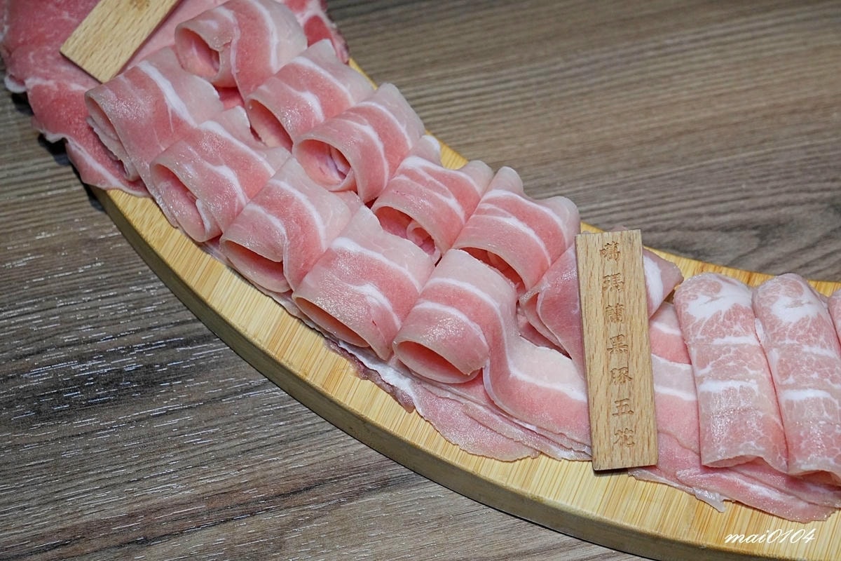 新竹石頭火鍋｜韋爐復刻食鍋巨城店～懷舊用餐風格、食材豐富多樣