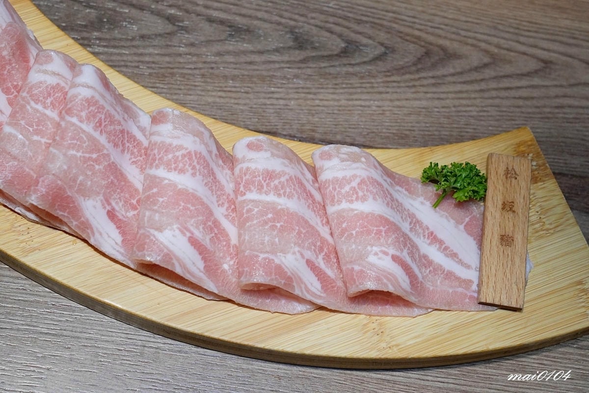 新竹石頭火鍋｜韋爐復刻食鍋巨城店～懷舊用餐風格、食材豐富多樣